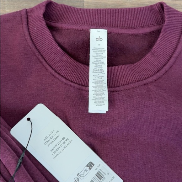 NWT Alo Yoga accolade crew neck and straight leg sweatpant set - Picture 2 of 5